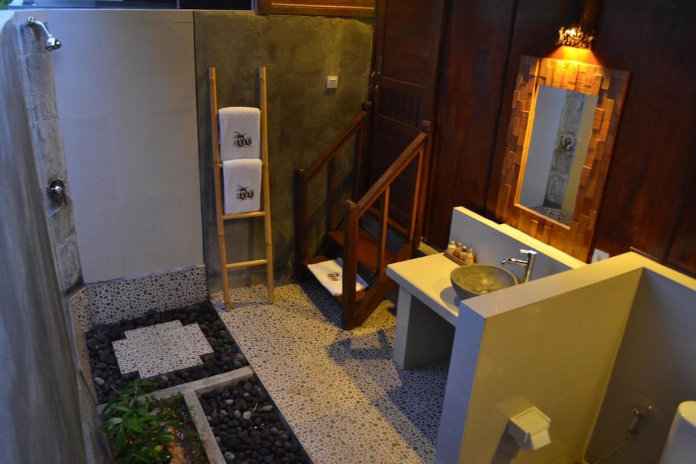 The Akah Cottage 53/65