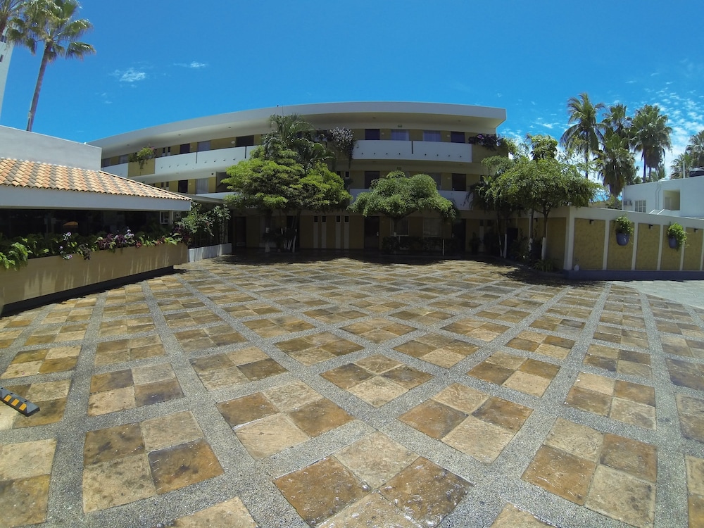 Azteca Inn Hotel 53/62