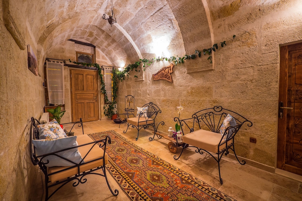 Elif Stone House 56/63