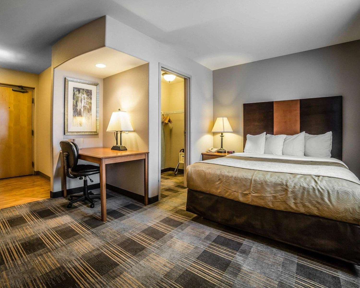 Efficiency, Queen Bed