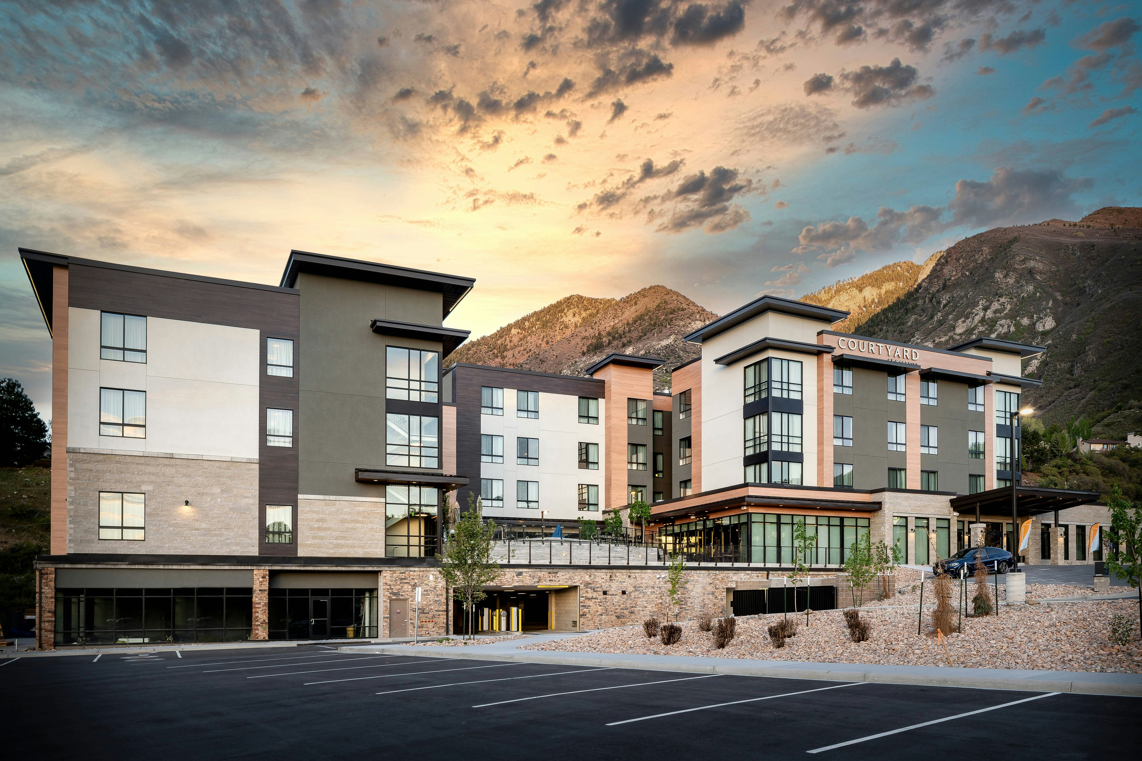 Courtyard by Marriott Salt Lake City Cottonwood 17/19