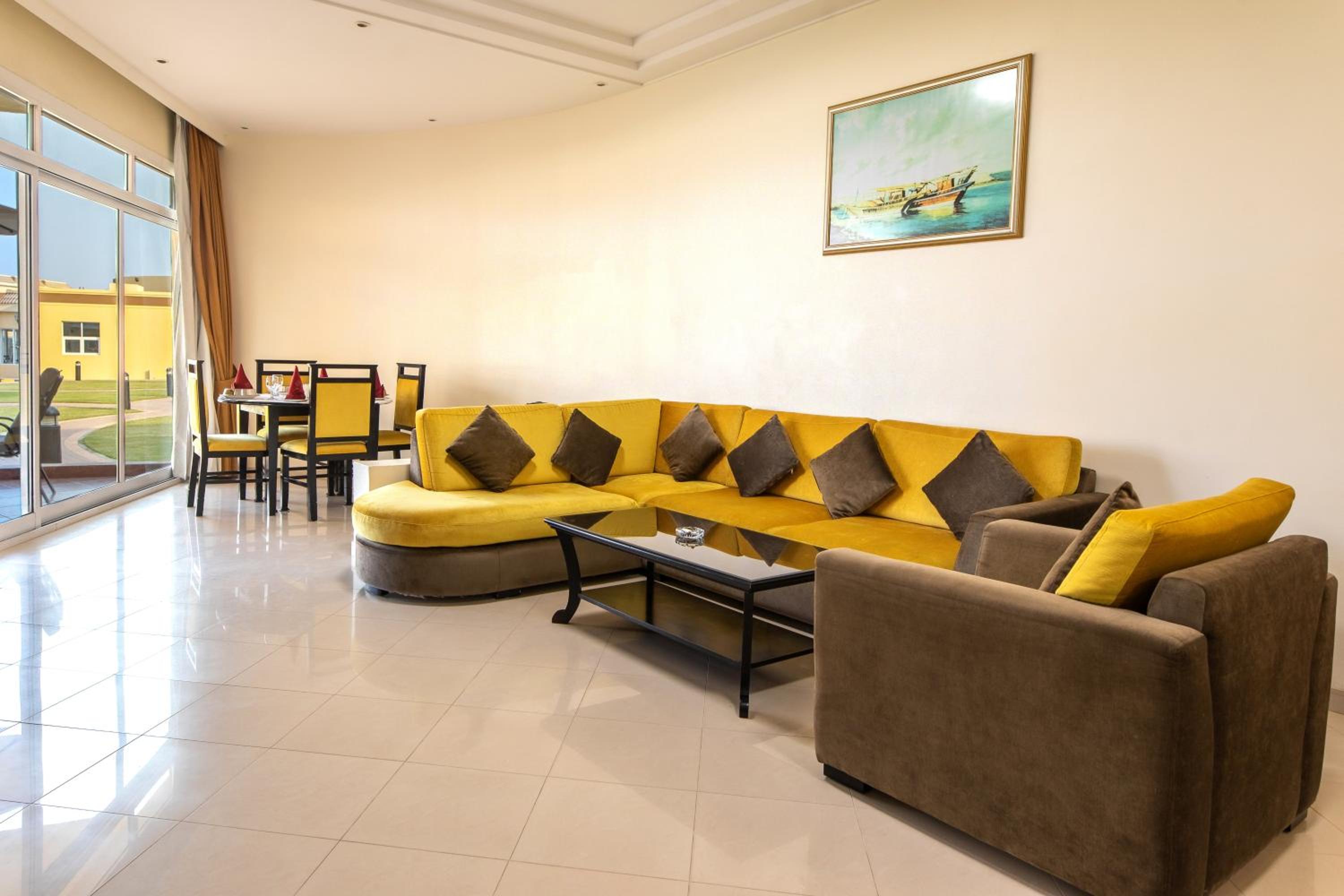 Royal Beach Hotel & Resort 34/50