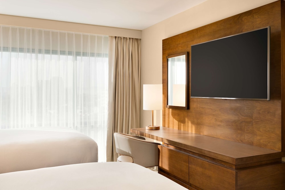 Embassy Suites By Hilton Phoenix Downtown North 40/70