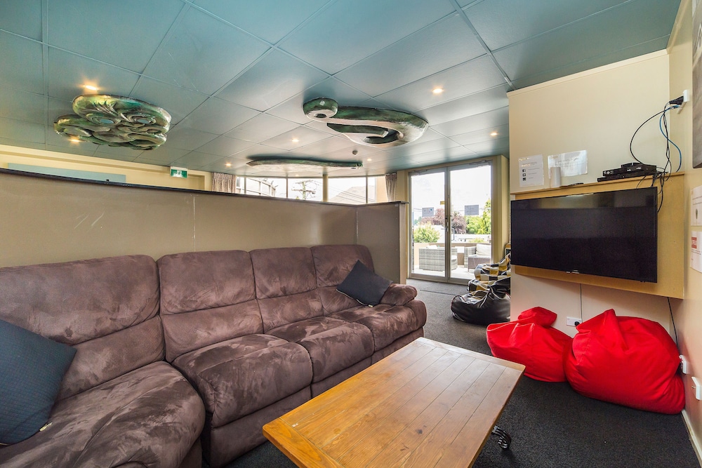 Tahuna Pod Hostel 30/50