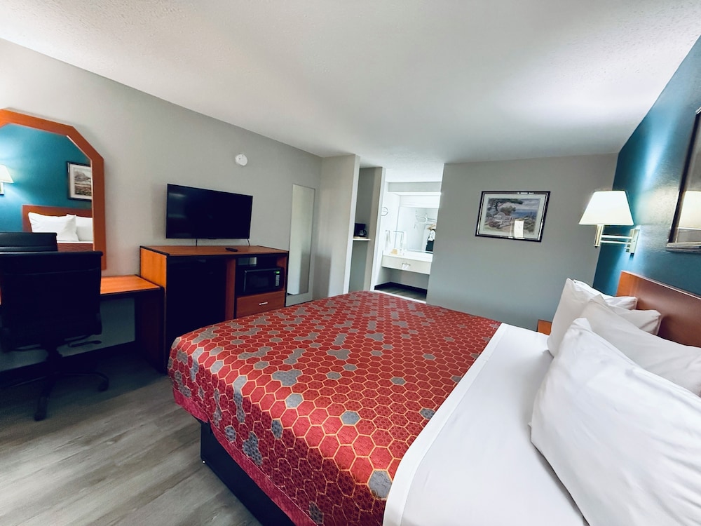 Days Inn And Suites Selma 23/54