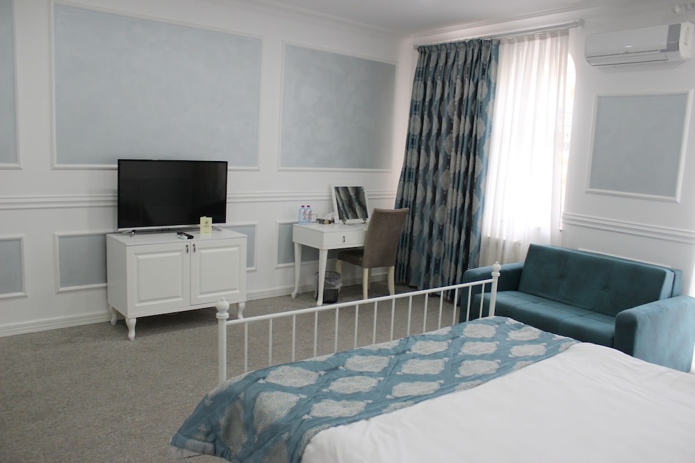 Two Seasons Boutique Hotel 24/50