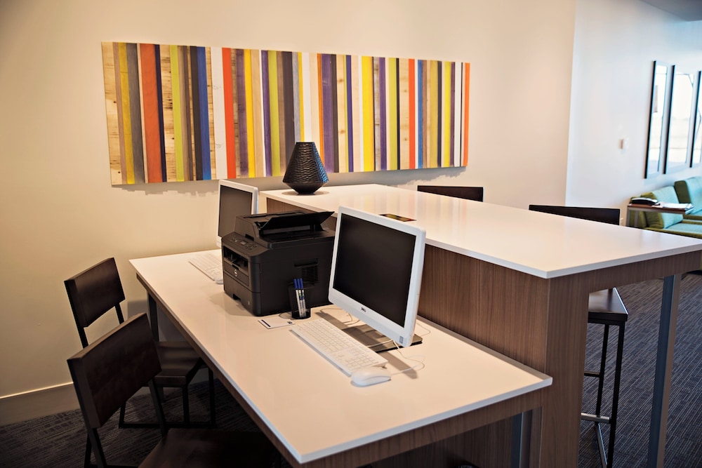 Holiday Inn Express Suites Rantoul 66/76