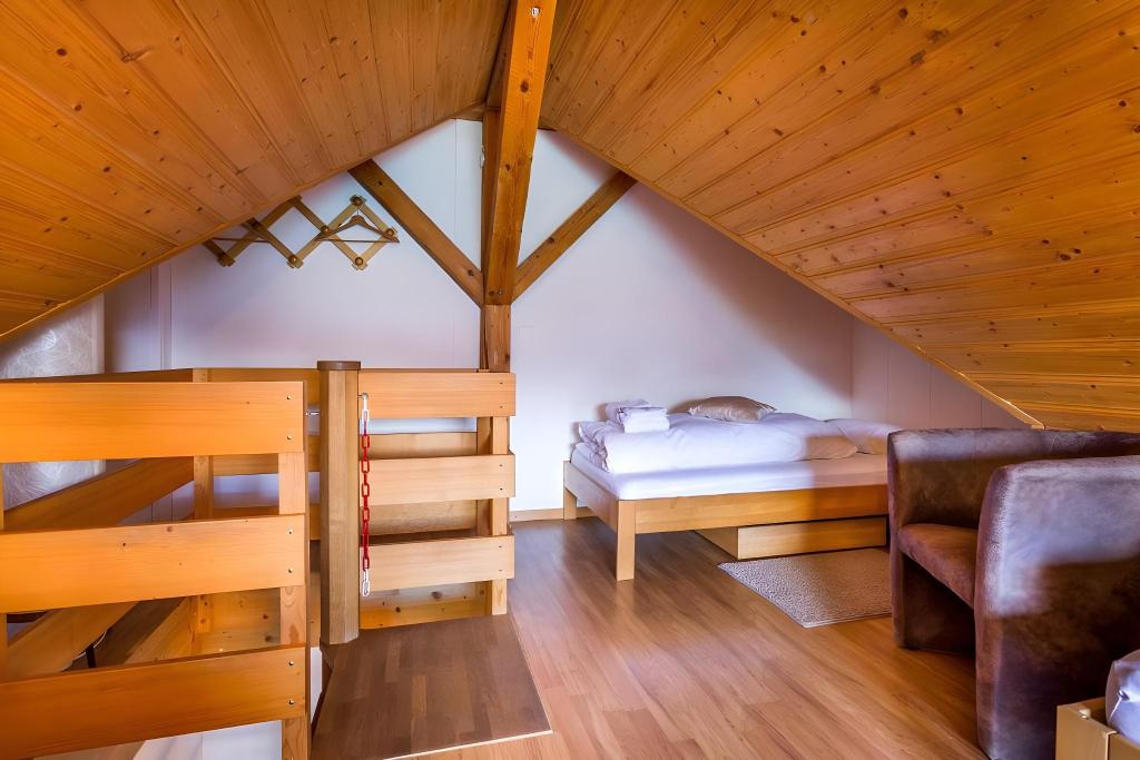 Penthouse Suite, Single Bed