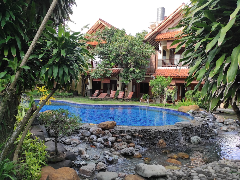 Duta Garden Boutique Villa 53/65