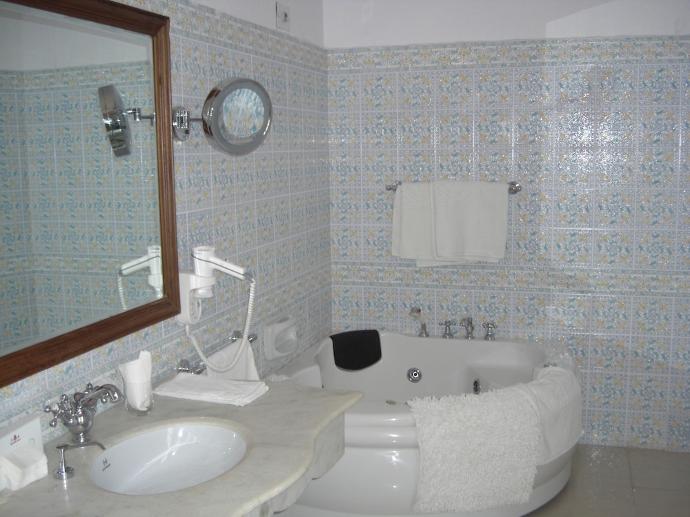 LUXURY, SUITE, QUEEN BED