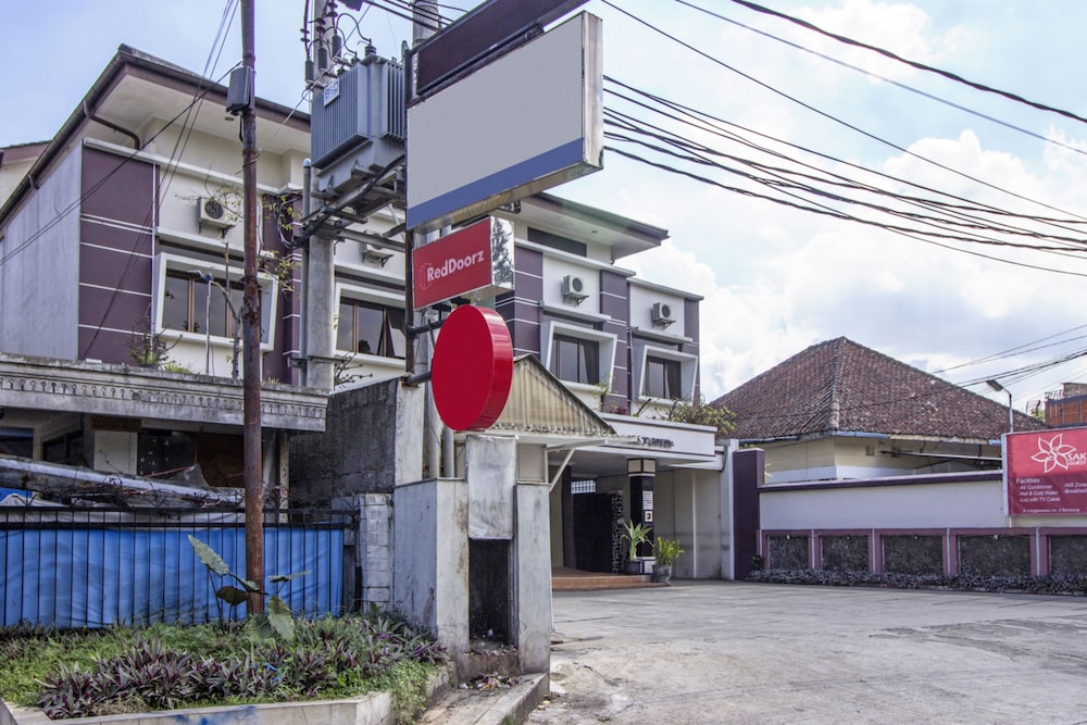 Reddoorz Plus At Wastu Kencana 1/28