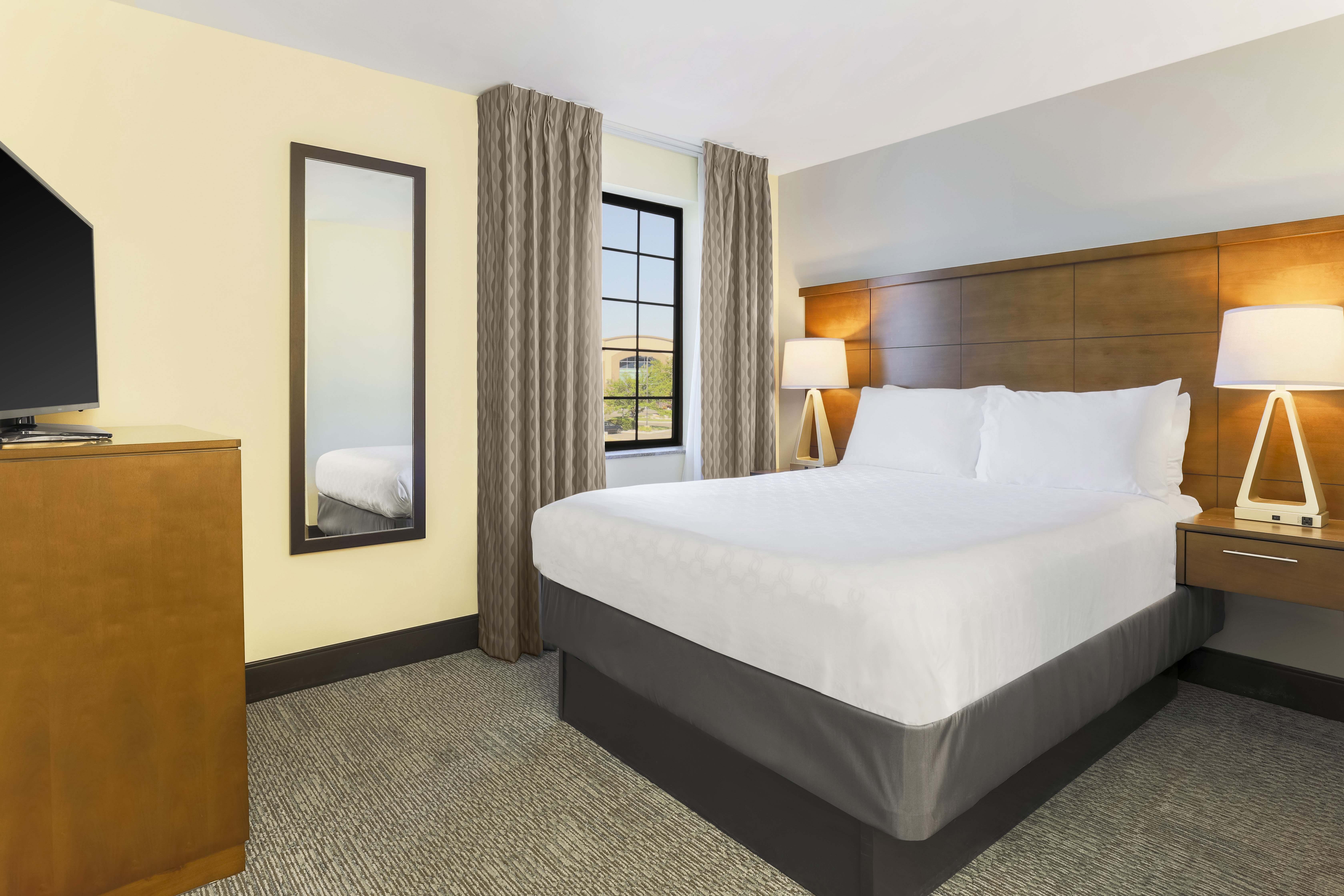2 Bedrooms, Suite, King and Queen Bed