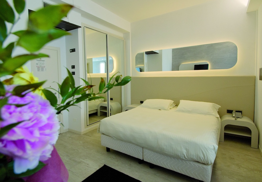 غرفة تنفيذية بسريرين منفصلين بإطلالة على البحر، Hotel Le Palme - Premier Resort 4/10