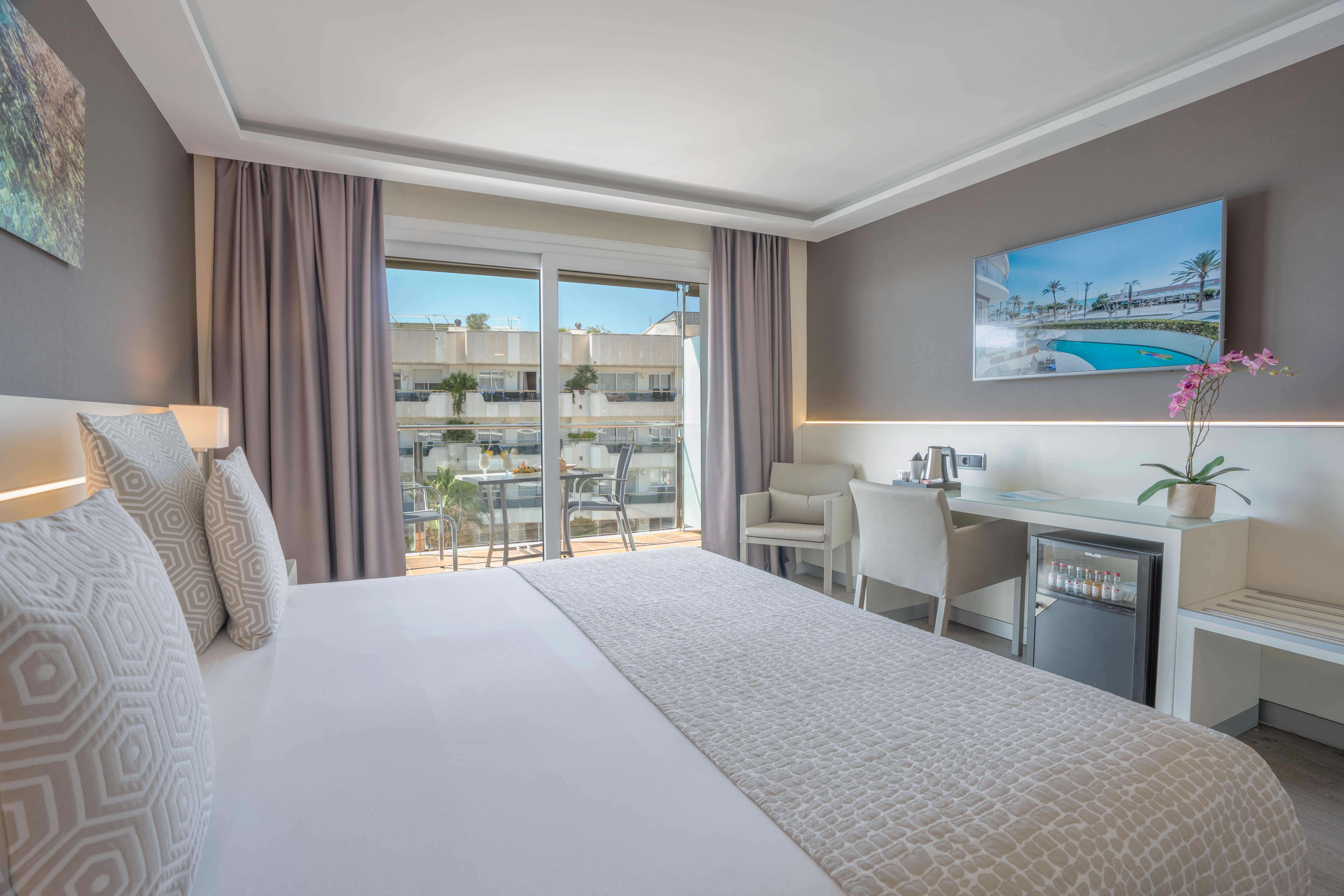 Executive, Side View, High Floor