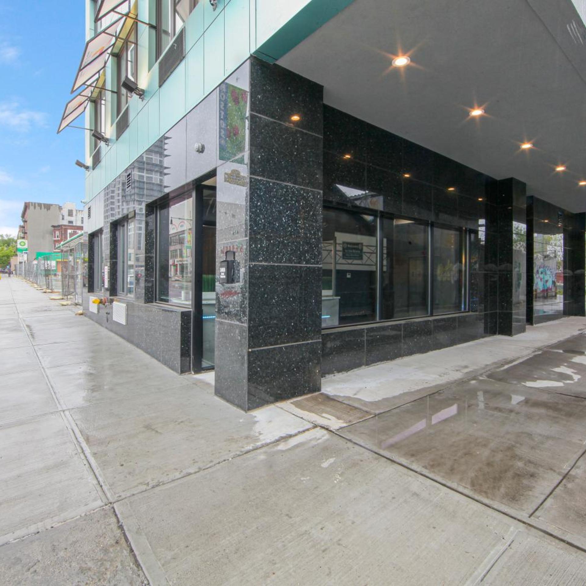 Hotel 365 Bronx 39/50