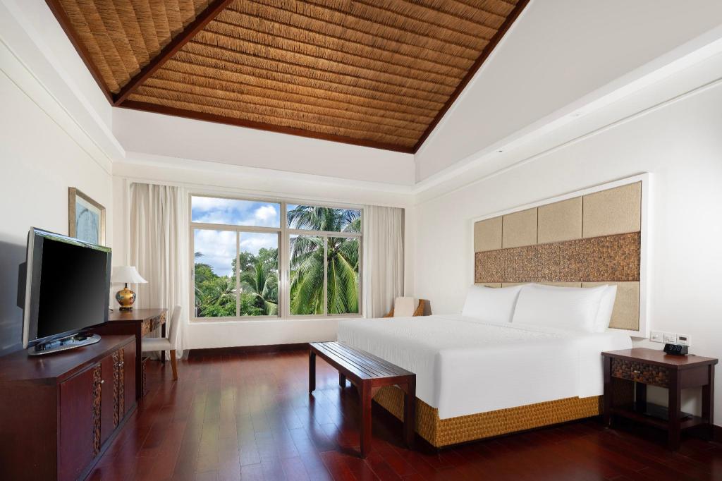 EXCLUSIVE, SUITE, KING BED, MOUNTAIN VIEW