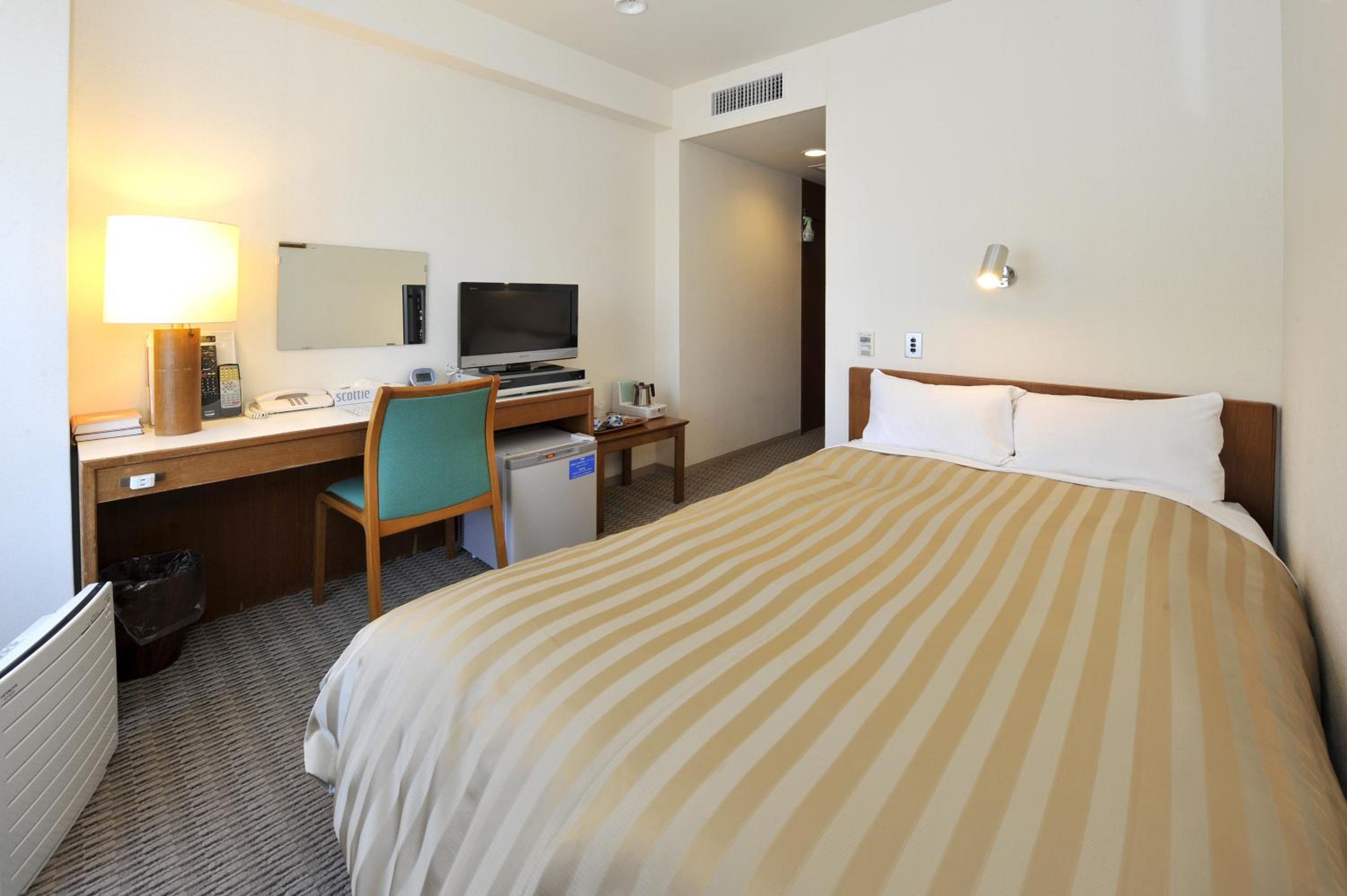 Semi Room, Semi Double Bed