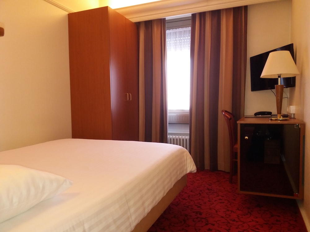 Hotel Astoria 9/26