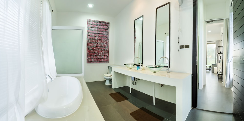 Lucerne Villa Resort 30/34