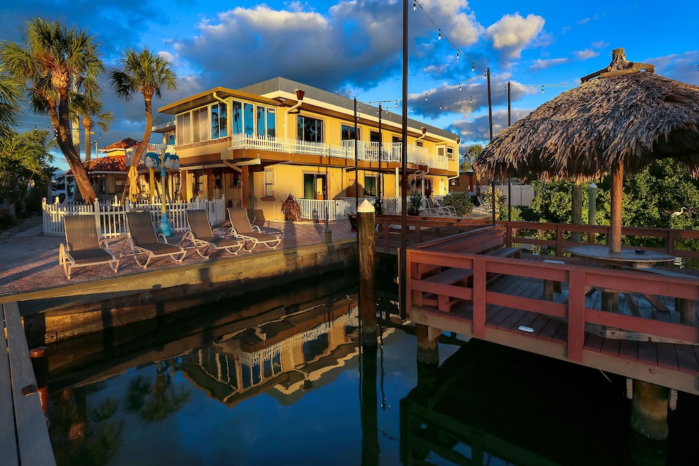 Bayview Plaza Waterfront Resort 66/70