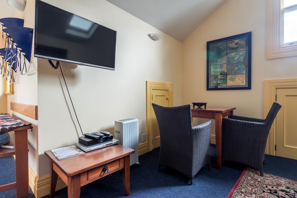The Great Ponsonby Arthotel 61/72