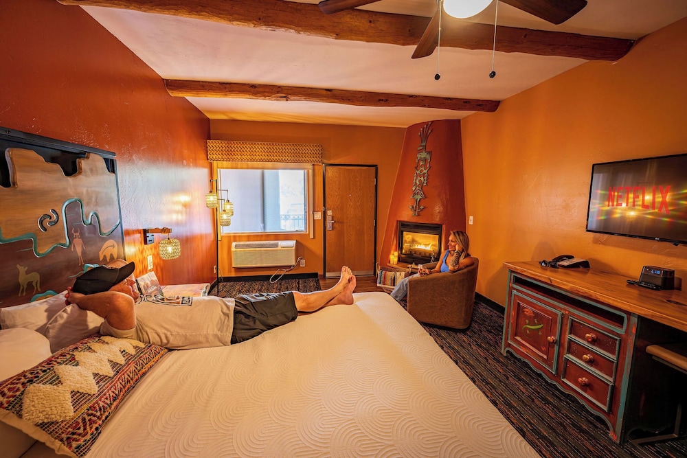 Oasis, King Bed, Accessible