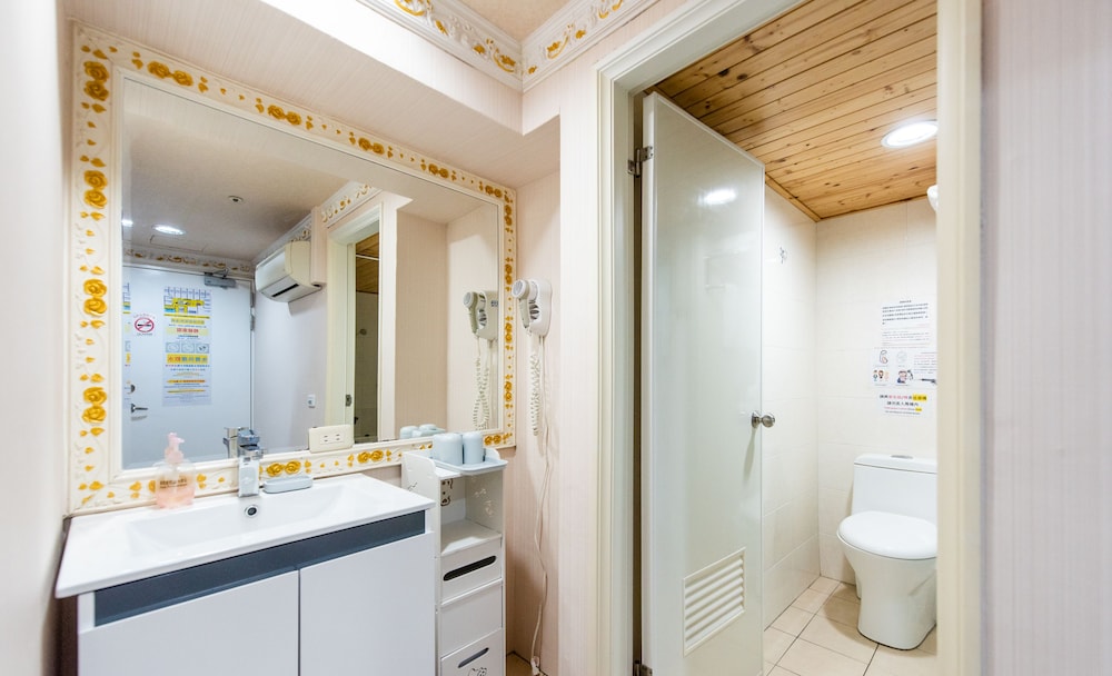 Gwawa Hotel 48/49