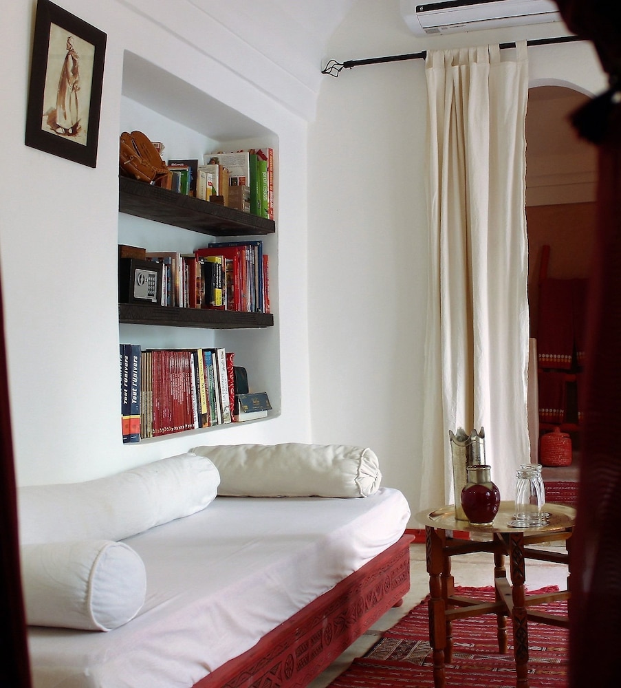 Riad Al Amine 10/30