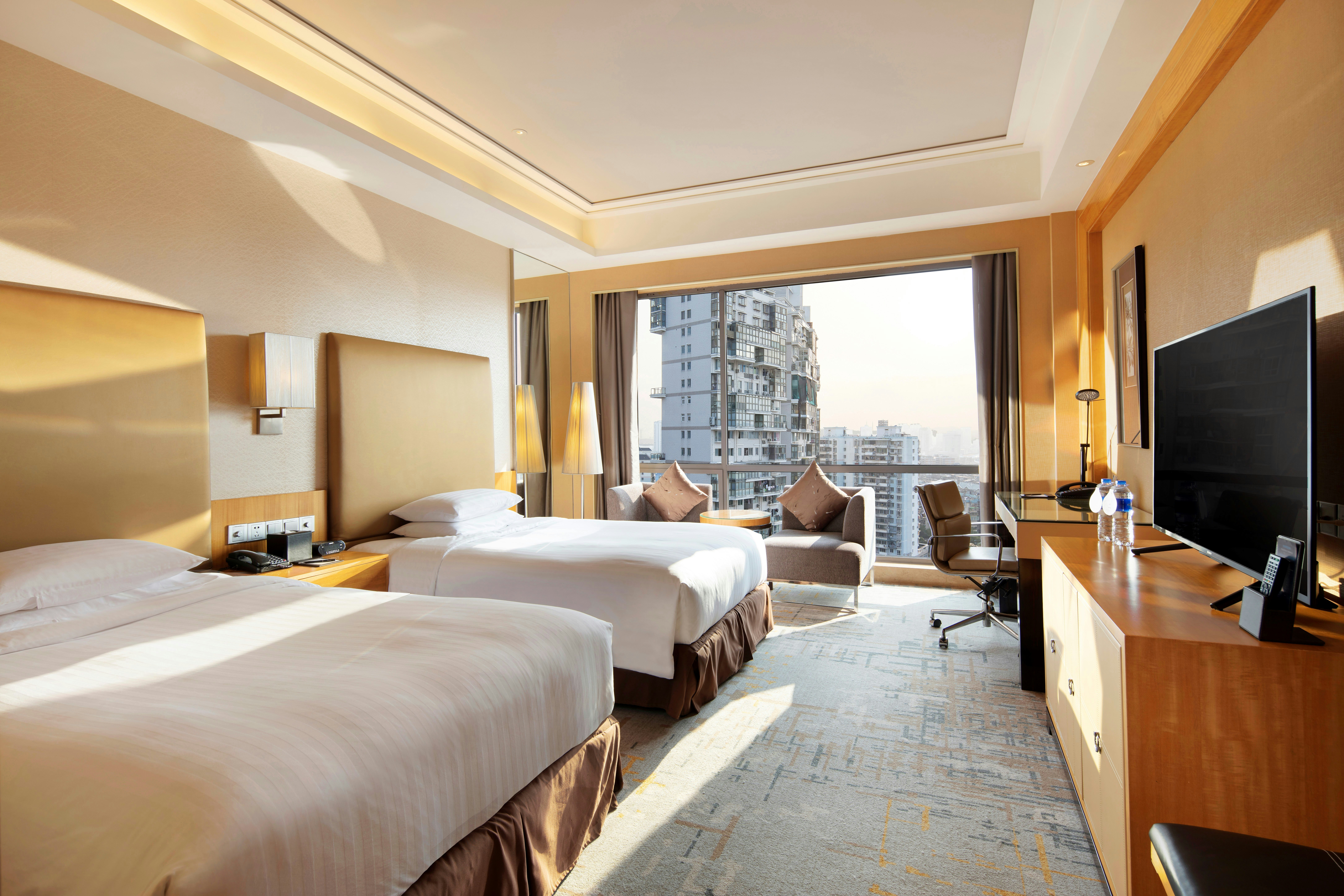 DELUXE, TWIN BEDS