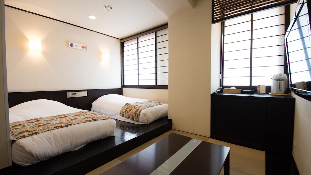 STYLE, MODERN, TWIN BEDS