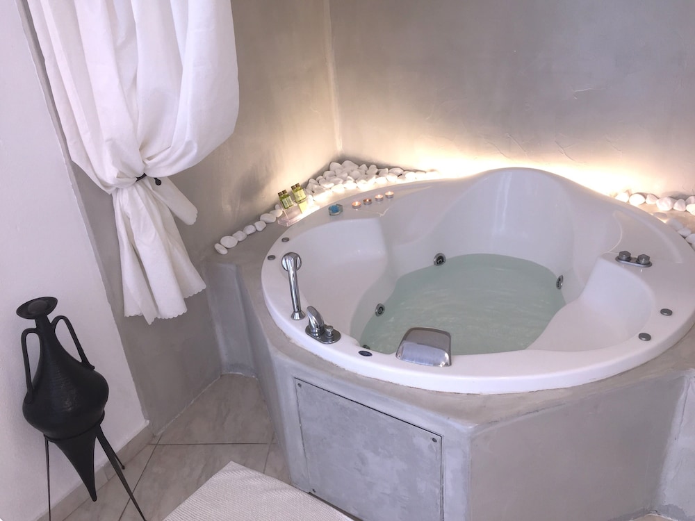 Aeolos Art and Eco Suites - Adults Only 108/109