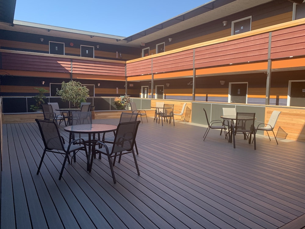 The New 401 Inn 33/50