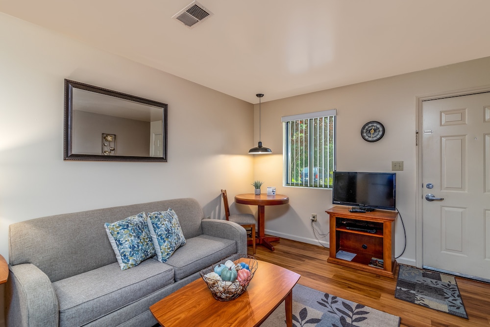 Affordable Corporate Suites - Roanoke 22/50