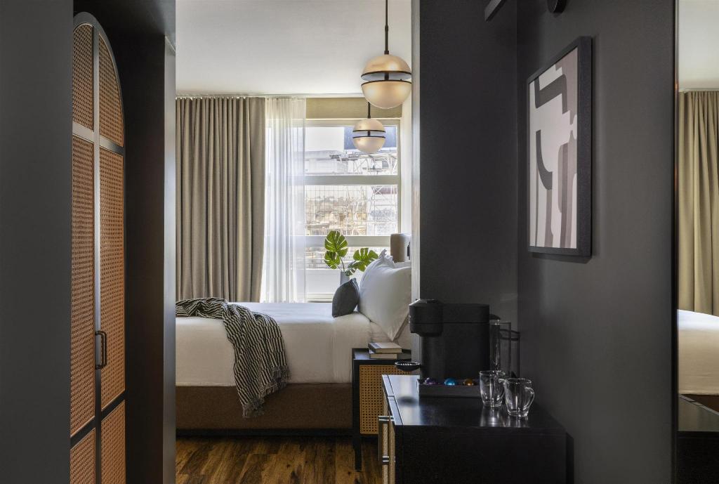 Broadway, Suite, Kissel Uptown Oakland, in the Unbound Collection by Hyatt 5/7
