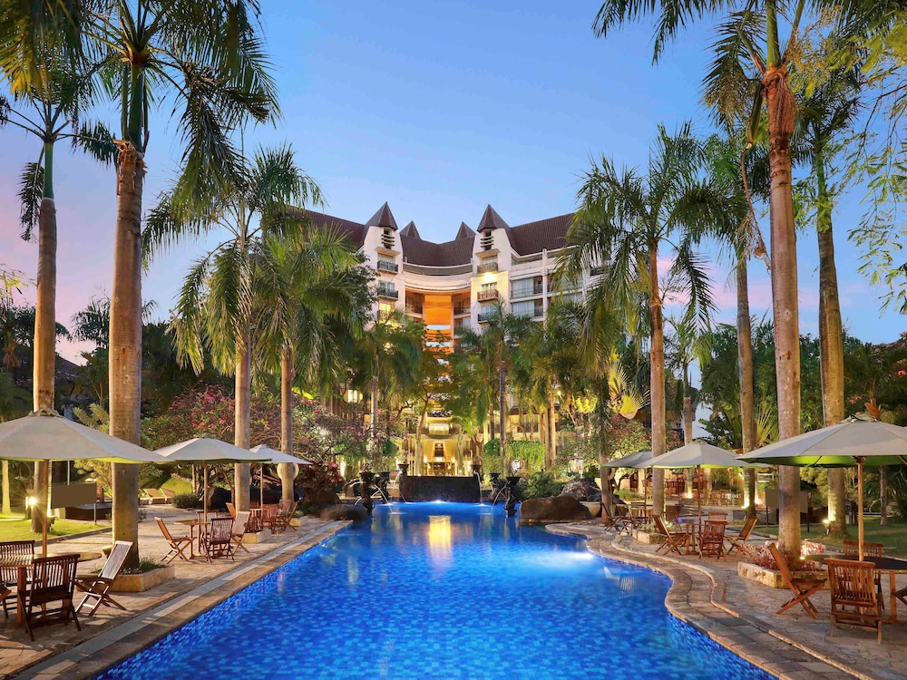 Grand Tropic Suites Hotel Surabaya 1/29