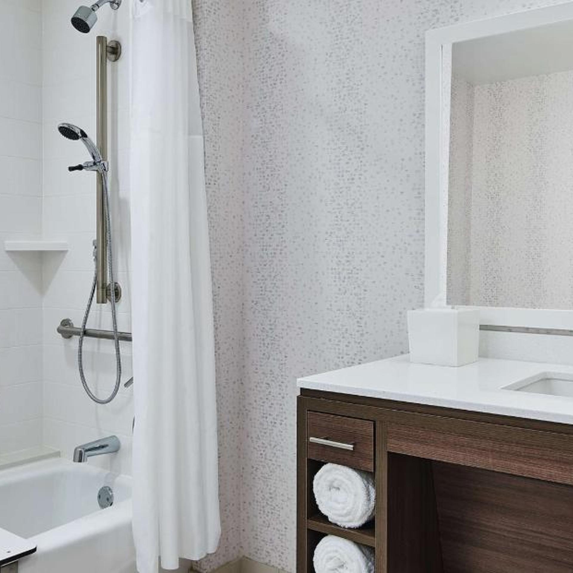 1 BEDROOM, SUITE, KING BED