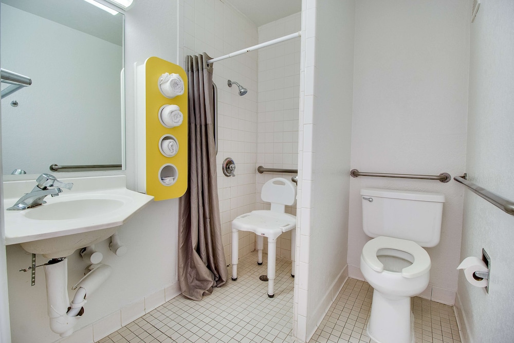 Motel6 Phoenix, AZ - East 21/28