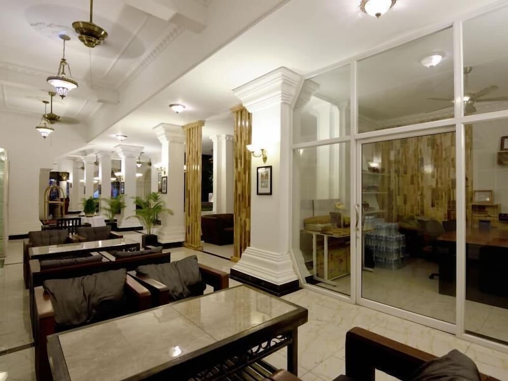 Le Grand Palais Boutique Hotel 83/100