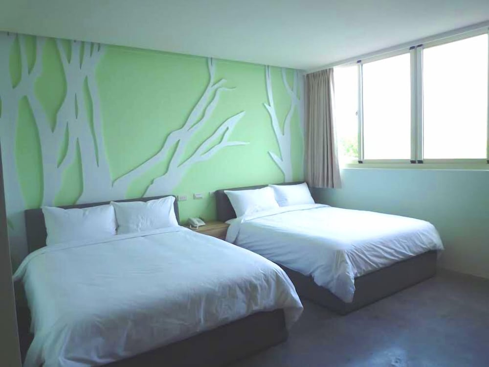 Travel Light Hotel 11/50