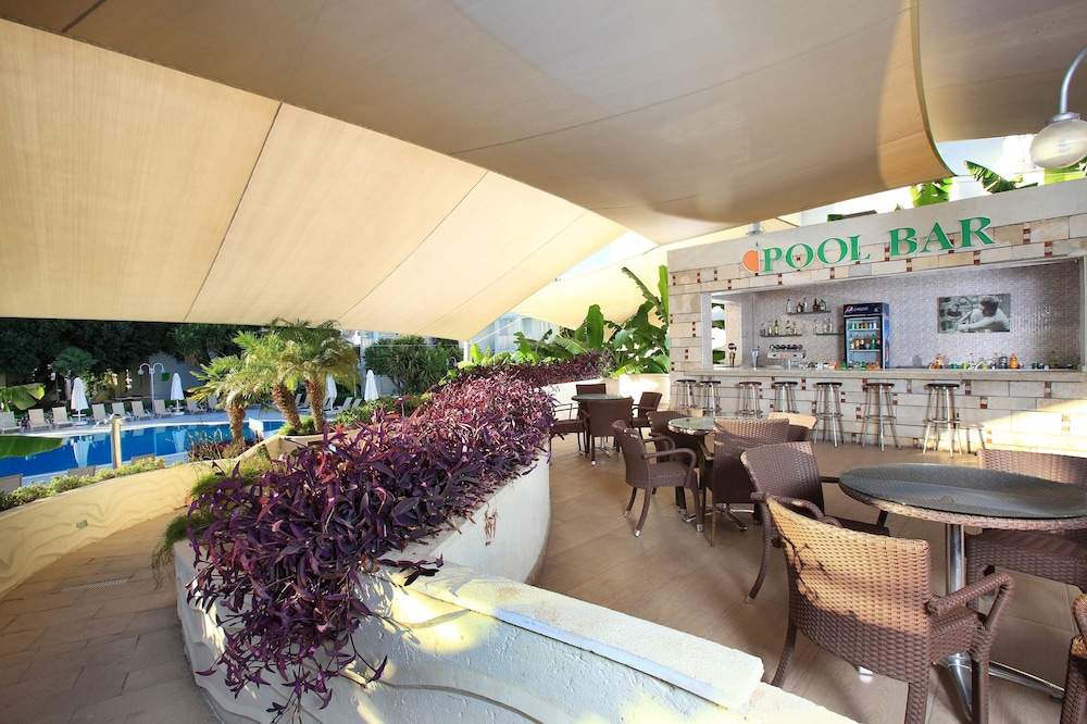Mandarin Resort Hotel 50/66