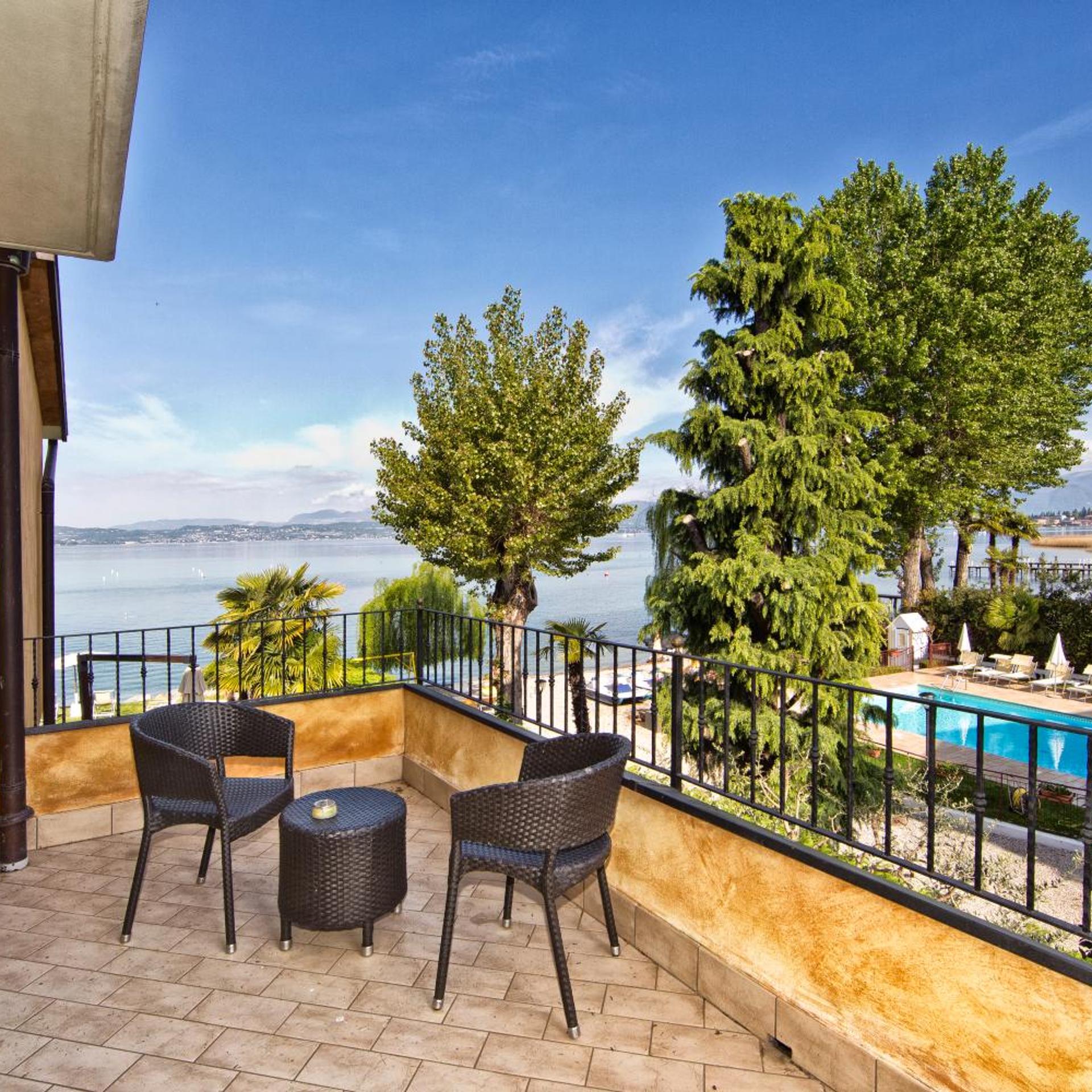 Hotel La Rondine 35/50