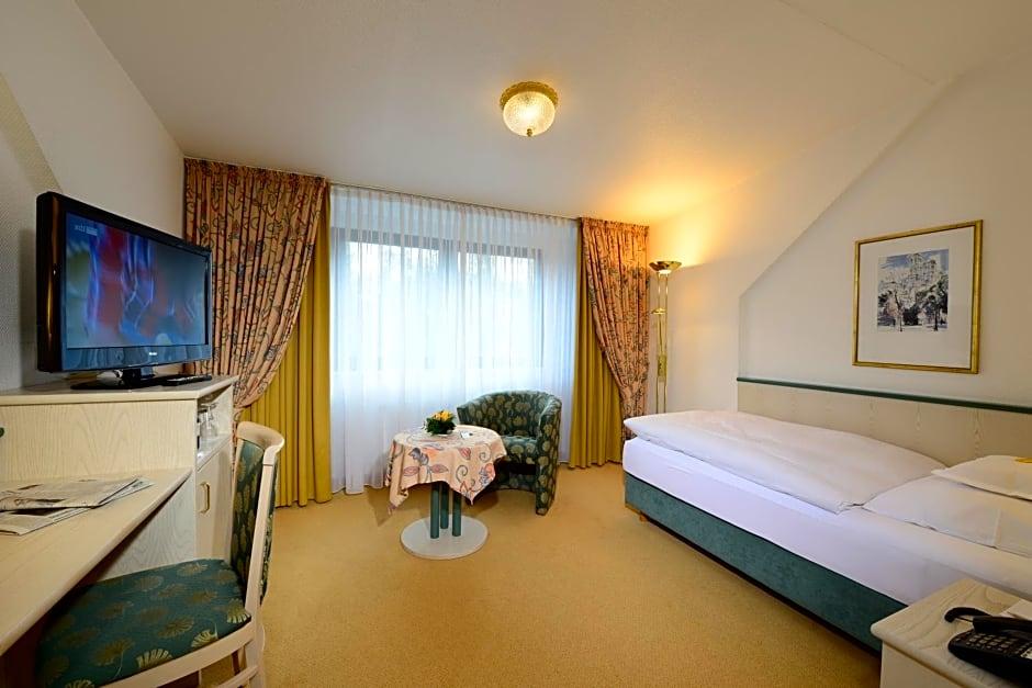 Hotel Spiegel 8/50