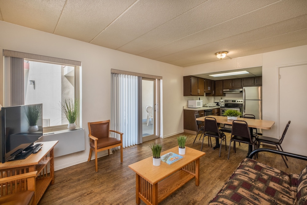 Tahiti Inn 9/22