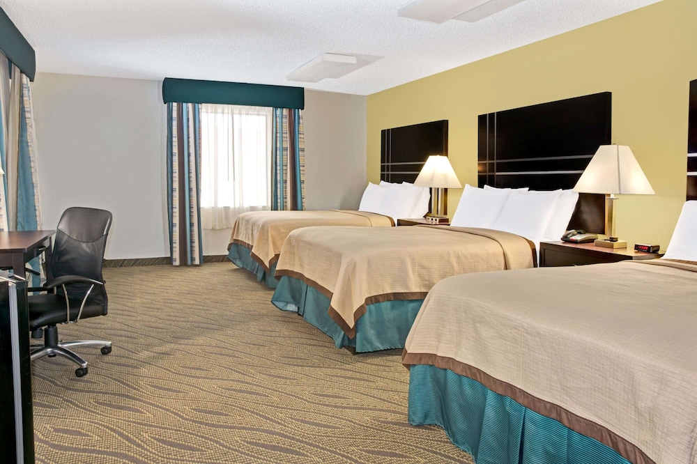 Howard Johnson by Wyndham Houston Heights/Downtown 10/23