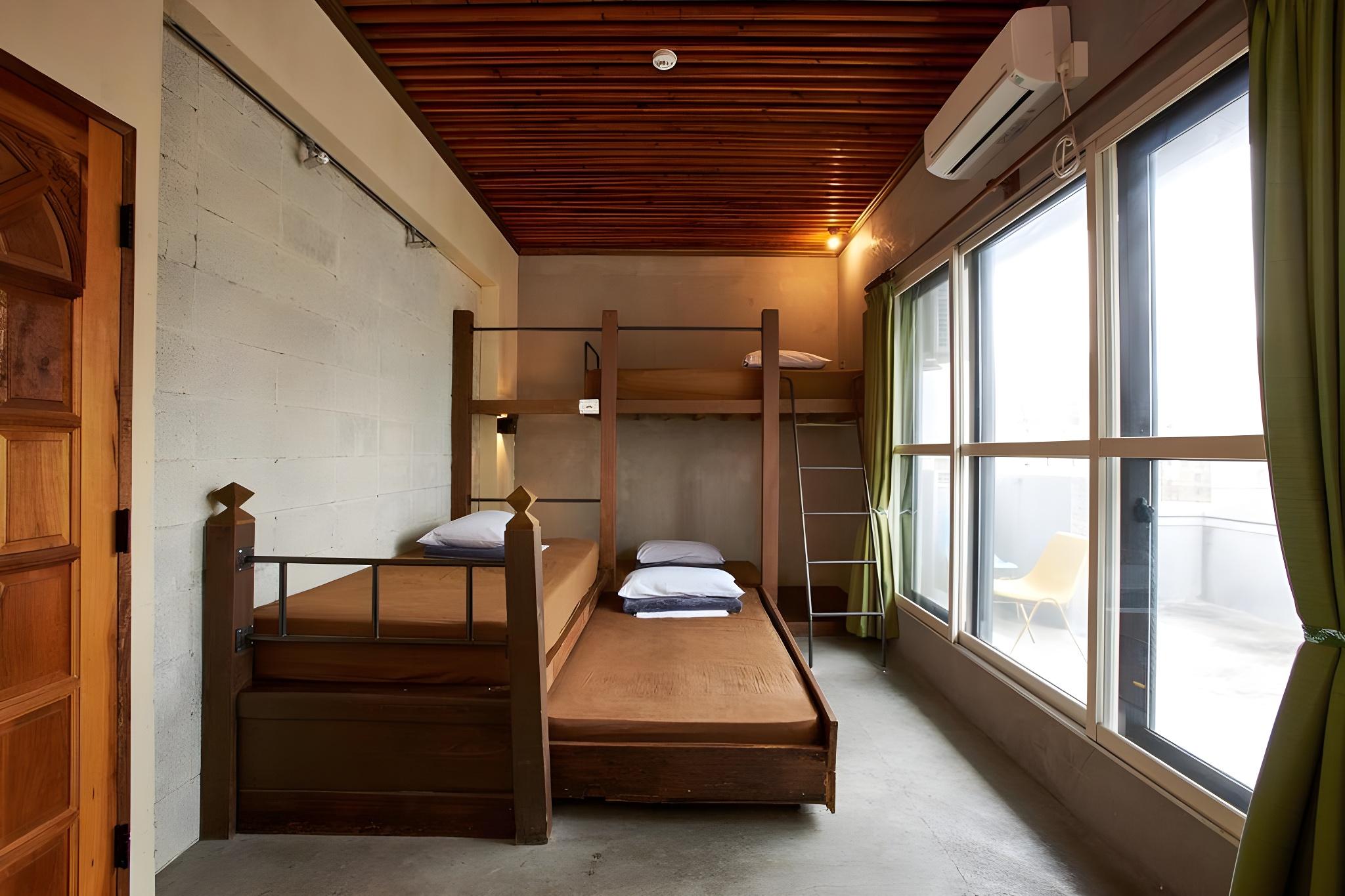 Economy, Quadruple, Multiple Beds, City View, Shared Bathroom