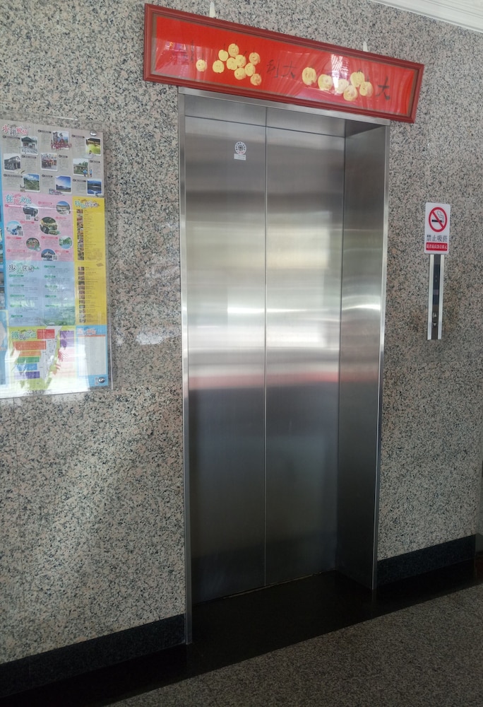 Hua Tong Hotel 49/54