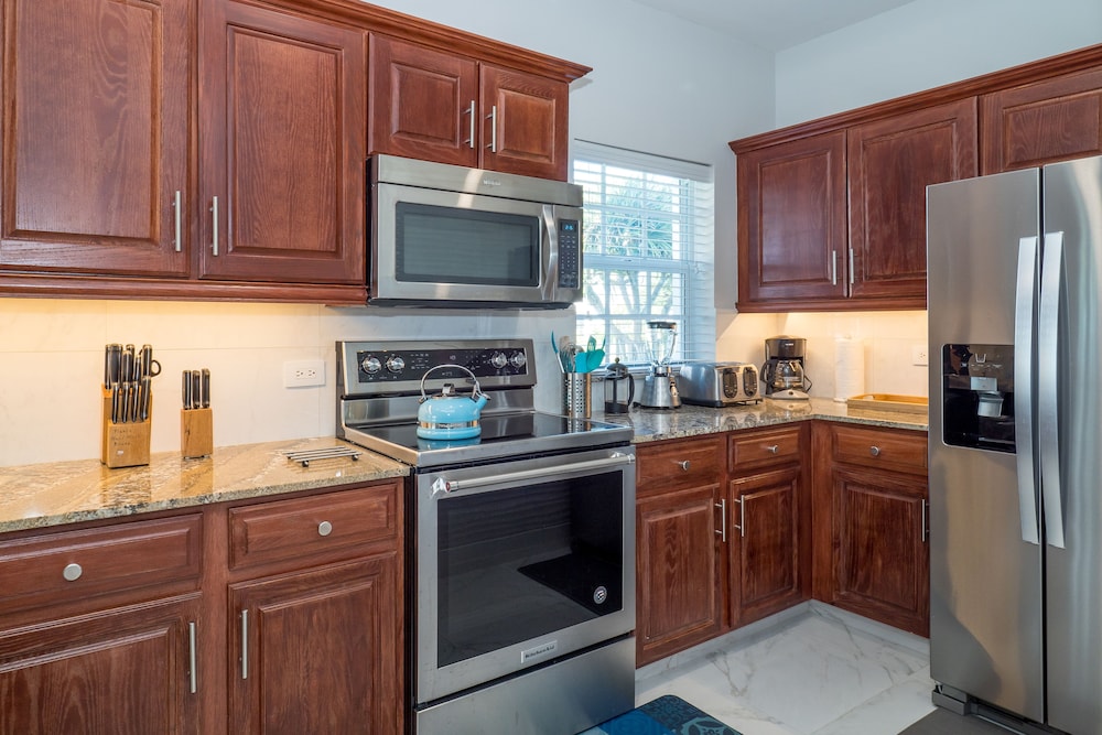 Grandview Condominiums 68/79