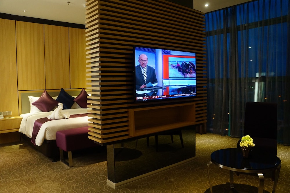 Greens Hotel And Suites 44/65