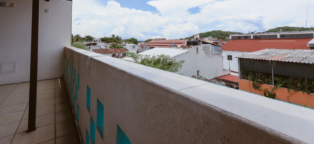 Hotel Guiva Huatulco 1/17