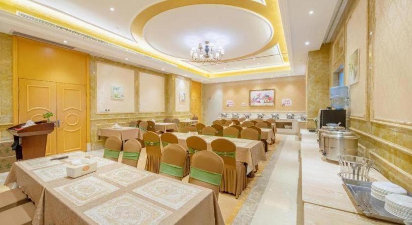 Vienna Hotel (Zhongshan Rainbow Avenue) 38/58